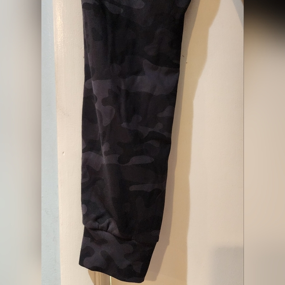 Women's Libin Camo Lightweight Jogger, Size L - Picture 12 of 13